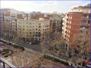 Luminous apartment for rent in Barcelona.