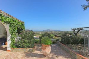 Detached villa with mountain view near Alhaurín el Grande on the market for €549.000.