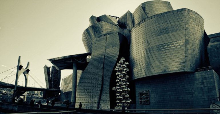 El Museo Guggenheim de Bilbao, España, en relación con el mercado inmobiliario de 2017.