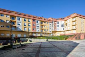 Newbuilding Cesullas apartment building with a courtyard, on the market for a little more than 600€ per building.