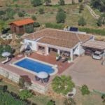 Detached 4 bedrooms villa with a swimming pool for sale in Tolox.