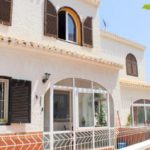 A Villamartin townhouse with white shutters and a fence available in Orihuela Costa for less than 100.000€.