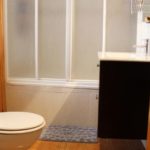 A townhouse in Villamartin, Orihuela Costa with a bathroom including a toilet, sink and shower for less than 100.000€.