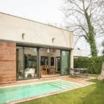 Detached villa in Girona with a pool in the backyard.