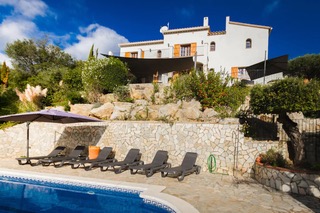 A mountain-view detached villa in Calonge: Costa Brava property investment