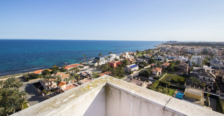 A view of the ocean from the top of a Torrevieja apartment building for sale.