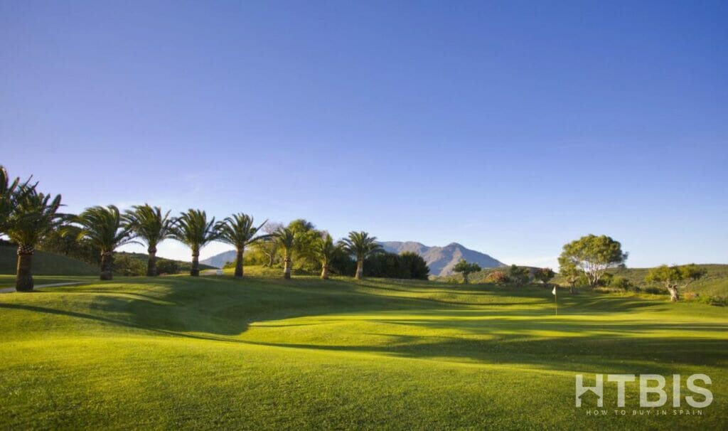 A Townhouse Estepona Golf Course with palm trees and palm trees.