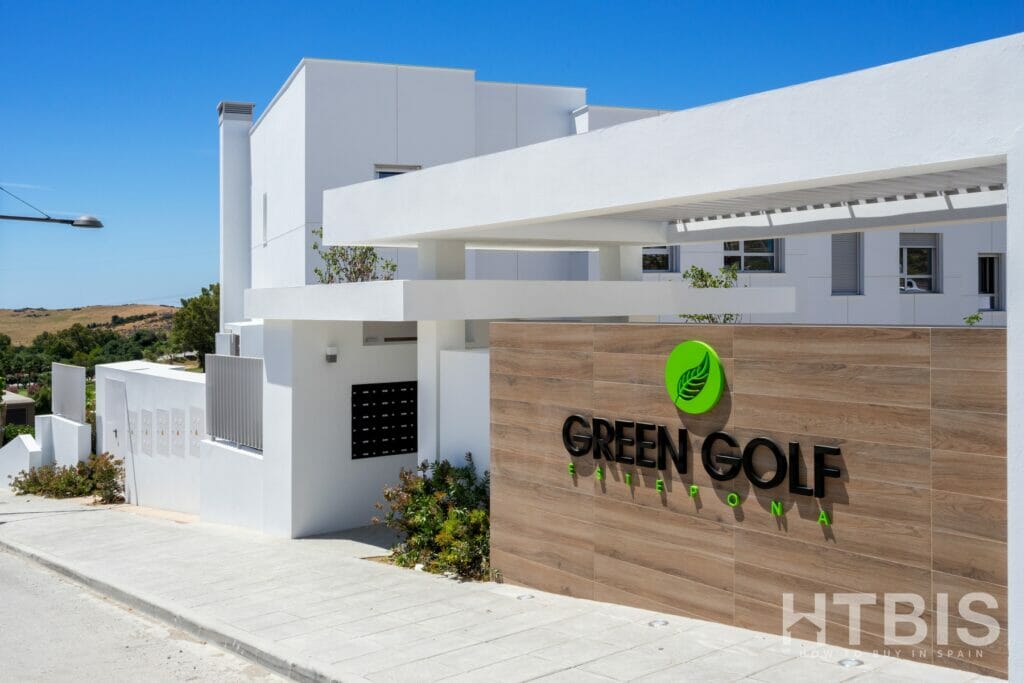 The entrance to a townhouse with the word "Green Golf" on it.